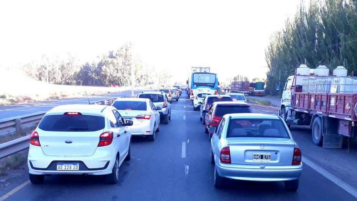 Levanta el corte de ruta en Centenario. Fuente: (Twitter)