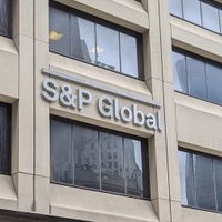 S&P revisa a negativa la perspectiva de México; alerta sobre apoyo a Pemex y CFE