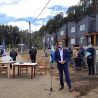 Omar Gutiérrez inauguró viviendas en Villa La Angostura