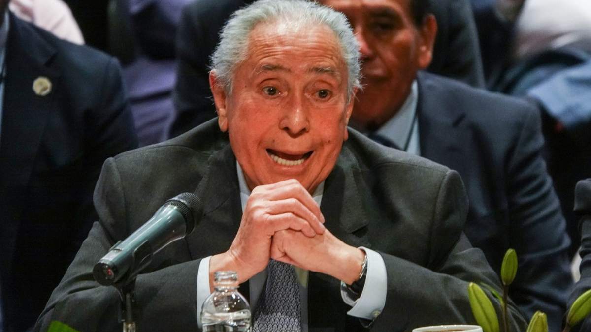 Joel Ayala Almeida, presidente de Federación de Sindicatos de Trabajadores al Servicio del Estado (FSTSE), encabezó la sesión del Congreso Nacional Ordinario en la sede central del organismo
