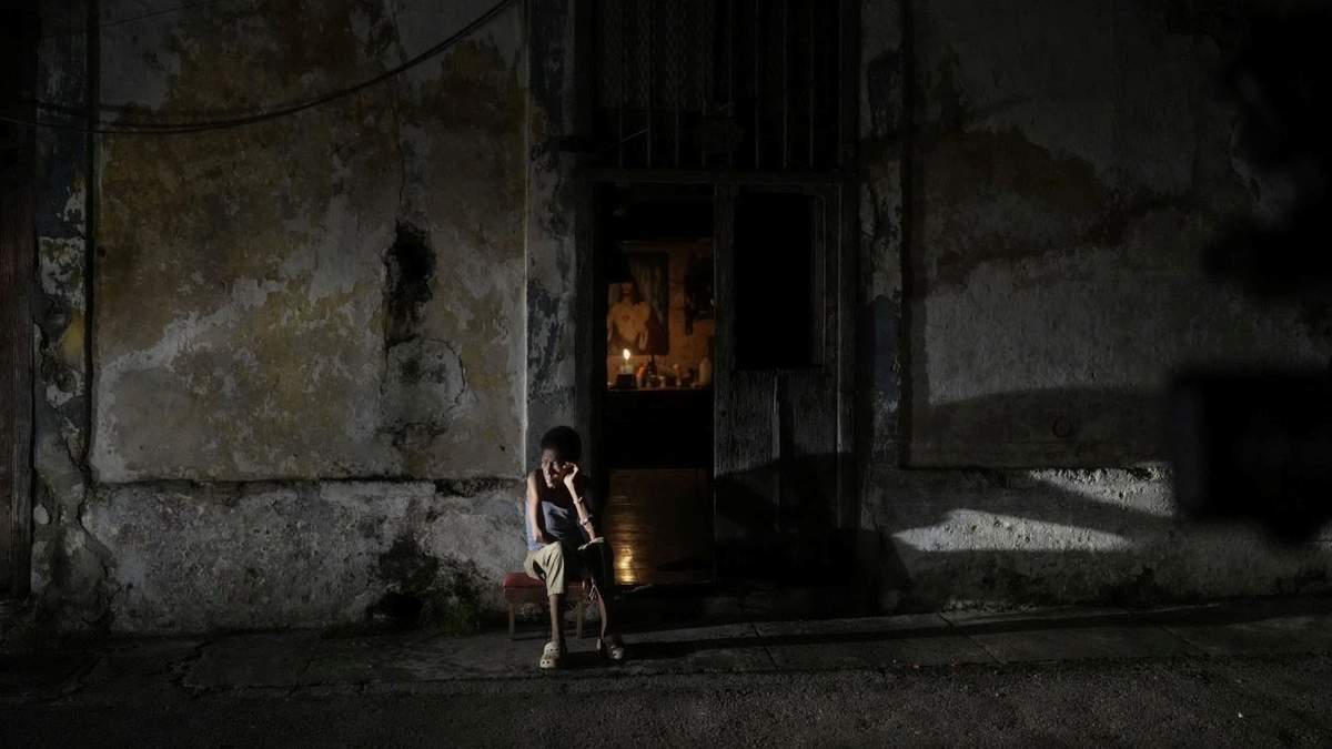 Continúa el apagón en Cuba por cuarta jornada; clases y actividades no vitales suspendidas