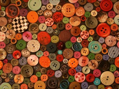 Jamás pensaste que tus botones viejos podían servir para esto: un DIY creativo que le da nueva vida a lo que tirabas