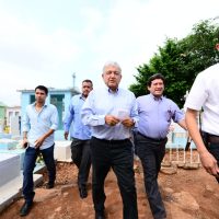 AMLO hace a un lado la política para visitar a sus difuntos en Tabasco (Video)