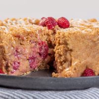 Torta matera de vainilla con frutilla: mega esponjosa para comer recién horneada con unos mates