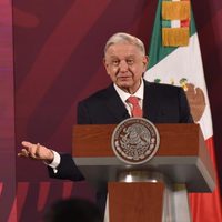 Se lanza AMLO contra el ministro Javier Laynez: “Está bateando arriba de 300”
