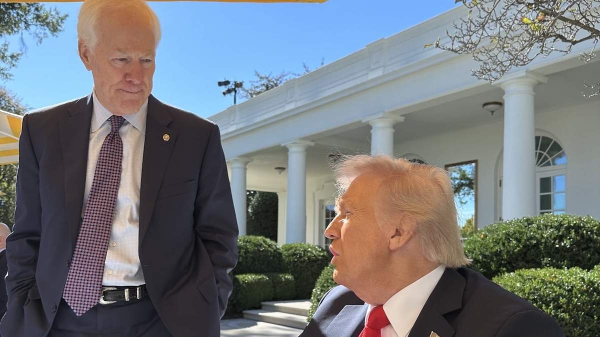 El senador republicano y el presidente Donald Trump en imagen de octubre de 2025