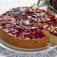 Torta de ciruela y pastelera: la receta bien dulcera que necesitás para acompañar tus mates en la tarde
