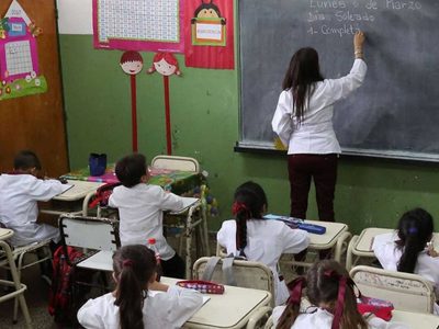 Este lunes comienzan las clases en casi todo el país