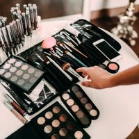 No tires el maquillaje y los esmaltes viejos: así podés darles un uso divertido y práctico