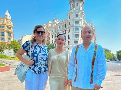 Sandra Cuevas publica imagen junto a Felipe Calderón y desata revuelo en redes