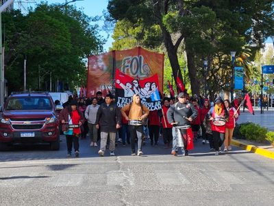Organizaciones sociales protestan este martes en el centro por un nuevo retraso del Gobierno