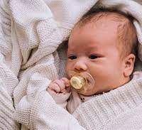 Desarrollan un chupón bioelectrónico para monitorear la salud de los bebés en hospitales