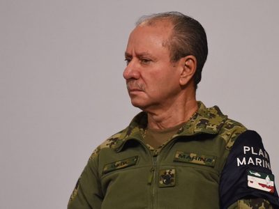 AMLO deslinda al secretario de la Marina del caso Ayotzinapa