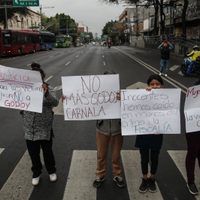 Protestan contra la ratificación de Ernestina Godoy en la FGJCDMX; bloquean Eje Central