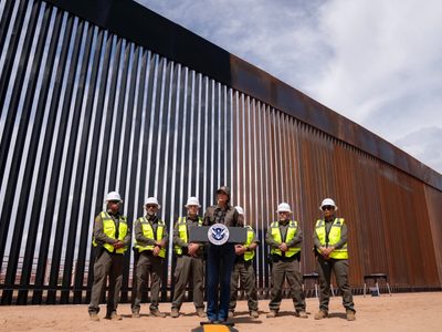 ¿Por qué Trump ordenó pintar el muro fronterizo de negro?