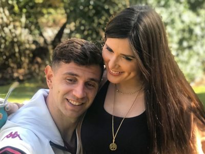 Con adorables postales, Mandinha y Emiliano Martínez celebraron un suceso muy importante