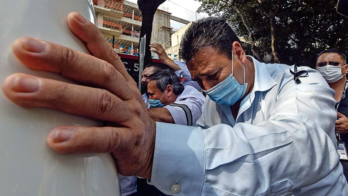 Médicos, al límite