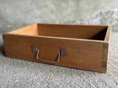 Si tenés una cajonera vieja, no la tires: creá este fabuloso mueble para tu baño y sin gastar fortuna