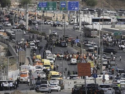 Palestinos disparan y matan a 6 personas en una parada de autobús en Jerusalén