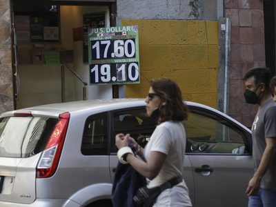 El peso inicia semana con el pie derecho e hila tres jornadas de ganancias frente al dólar