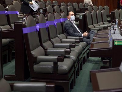 La fantasmagórica oposición faltista del Congreso