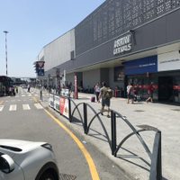 Un hombre murió este martes al ser absorbido por el motor de un avión