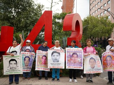 Padres de los 43 estudiantes de Ayotzinapa exigen al Tribunal los videos del día de la desaparición