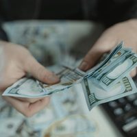 Los puntos centrales de la ley que apunta a los dólares debajo del colchón