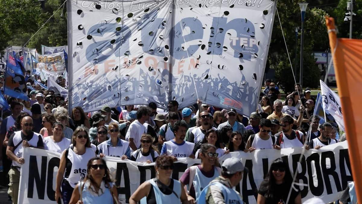 Movilización de ATEN en contra de la reforma laboral. Fuente: (Emiliano Ortiz)