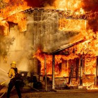 Evacuaciones masivas en Estados Unidos por los crecientes incendios forestales