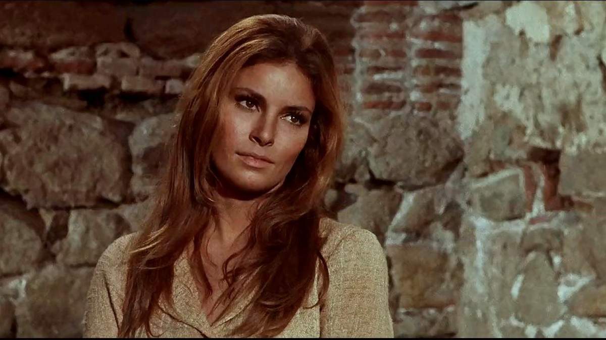 Raquel Welch en la película 100 Rifles