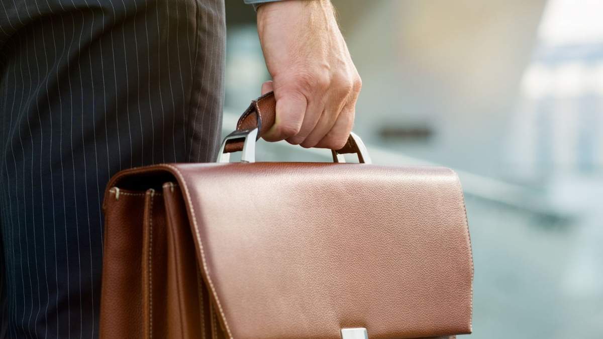 La Ley Federal del Trabajo y la Ley del ISR establecen un marco para los gastos de viaje, definiendo las responsabilidades de empresas y empleados.