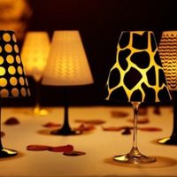 Con una copa de vidrio y esta sencilla idea, creá la lámpara de mesa más chic para darle un toque glam a tus cenas