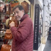 Descubren a Noroña frente a tienda de lujo en Roma; así reaccionó el senador morenista (Video)