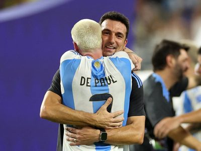 El insólito pedido de Scaloni a De Paul en medio de los festejos de la Selección Argentina