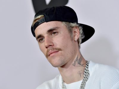 "¡No pierden el tiempo!" Justin Bieber se convirtió en "meme" por su parecido con Don Ramón