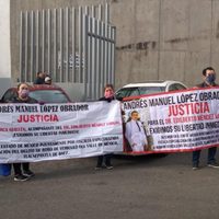 Familiares exigen la liberación de un médico chiapaneco detenido en Edomex junto con su asistente