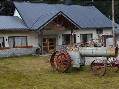 Una concejal de Villa La Angostura fue a Casa de Gobierno para que incluyan obras para la localidad en el presupuesto provincial