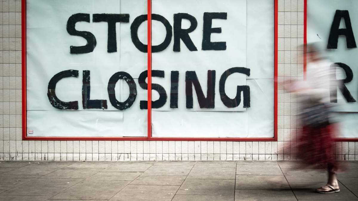 "Comercio cerrando": la caída del consumo minorista en el Reino Unido fue del 20%. Fuente: (Twitter)