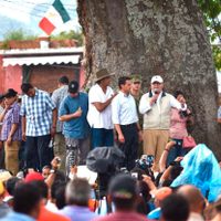 Graco recibe abucheos de pobladores afectados por el sismo en Tlayacapan