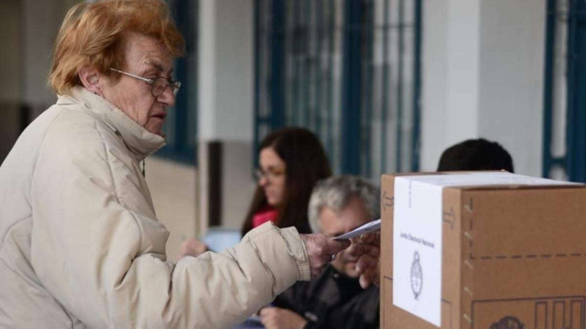 Cada vez cuesta más que la gente se entusiasme con ir a votar.