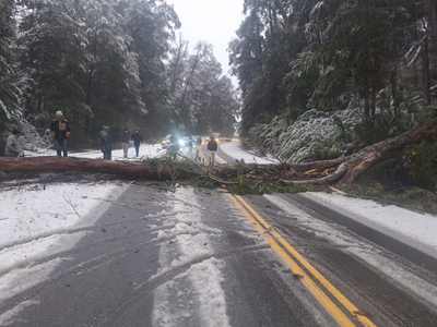 El temporal de nieve y viento complica los caminos de la cordillera