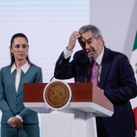 De la Fuente rechaza la “medida unilateral” de Trump del retorno del programa "Quédate en México"