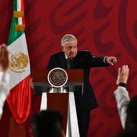 Renuncia de Medina Mora habría sido por las averiguaciones en su contra: López Obrador