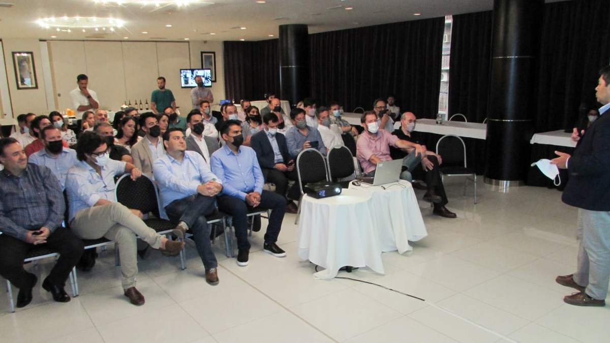 Los presentes en la reunión del Clúster de Vaca Muerta. Fuente: (Twitter)
