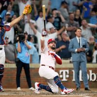 Jonrones de Schwarber en primer desempate del Juego de Estrellas dan victoria a Liga Nacional