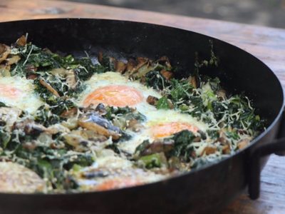 Si ya no se te ocurre qué cocinar para cenar, prepará estos niditos súper fáciles de acelga, batata y huevo