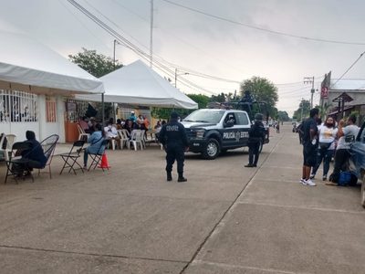 Policía estatal y Guardia Nacional vigilan conteo de votos en Oaxaca