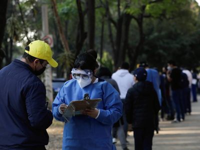 Sigue la ola de récords: México rebasa los 60 mil contagios de coronavirus en un día