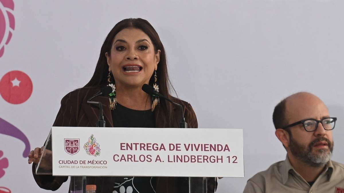 La jefa de Gobierno de la CDMX, en la entrega de viviendas sociales en la alcaldía Venustiano Carranza, el viernes 23 de enero de 2025